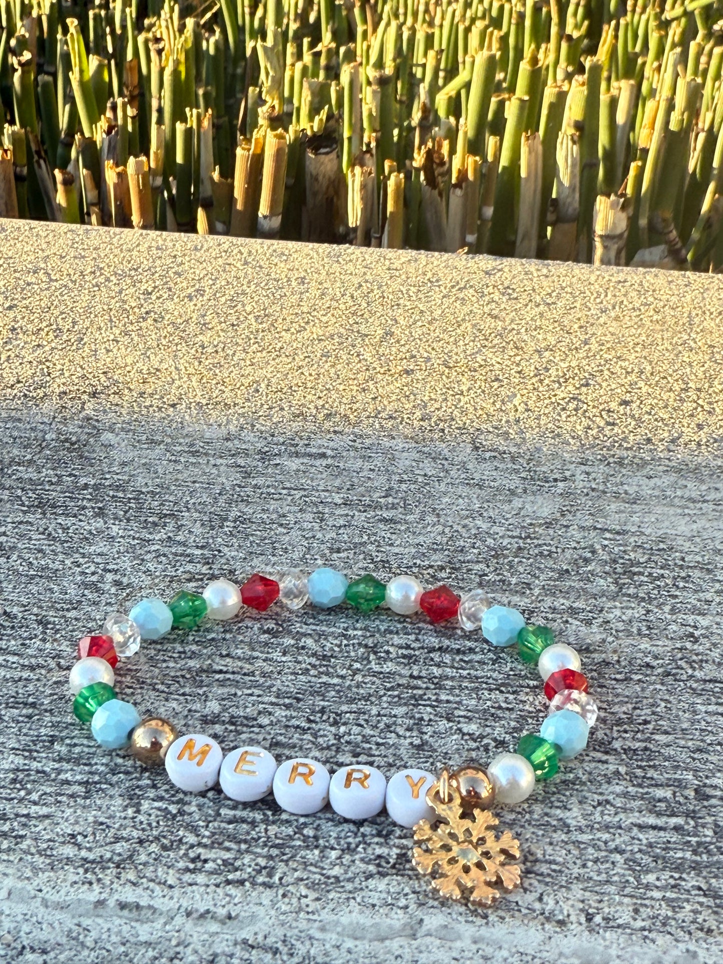 ✨Handmade Crystal & Pearl Bracelet – Snowflake Charm Design🎄🔥